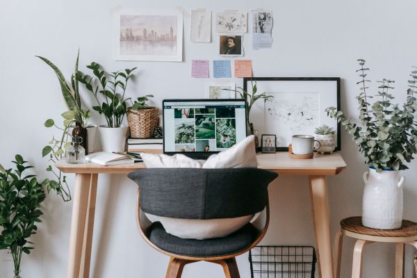 Wie kann man den Arbeitsbereich zuhause inspirierend gestalten?
